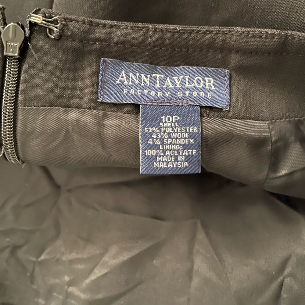 Ann Taylor Elegant Black Pencil Skirt - Picture 3 of 4